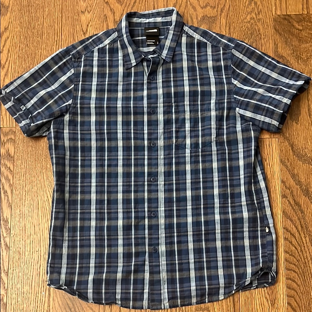 The North Face Men's Blue Plaid Short Sleeve Button Down Shirt 100% cotton sz M
